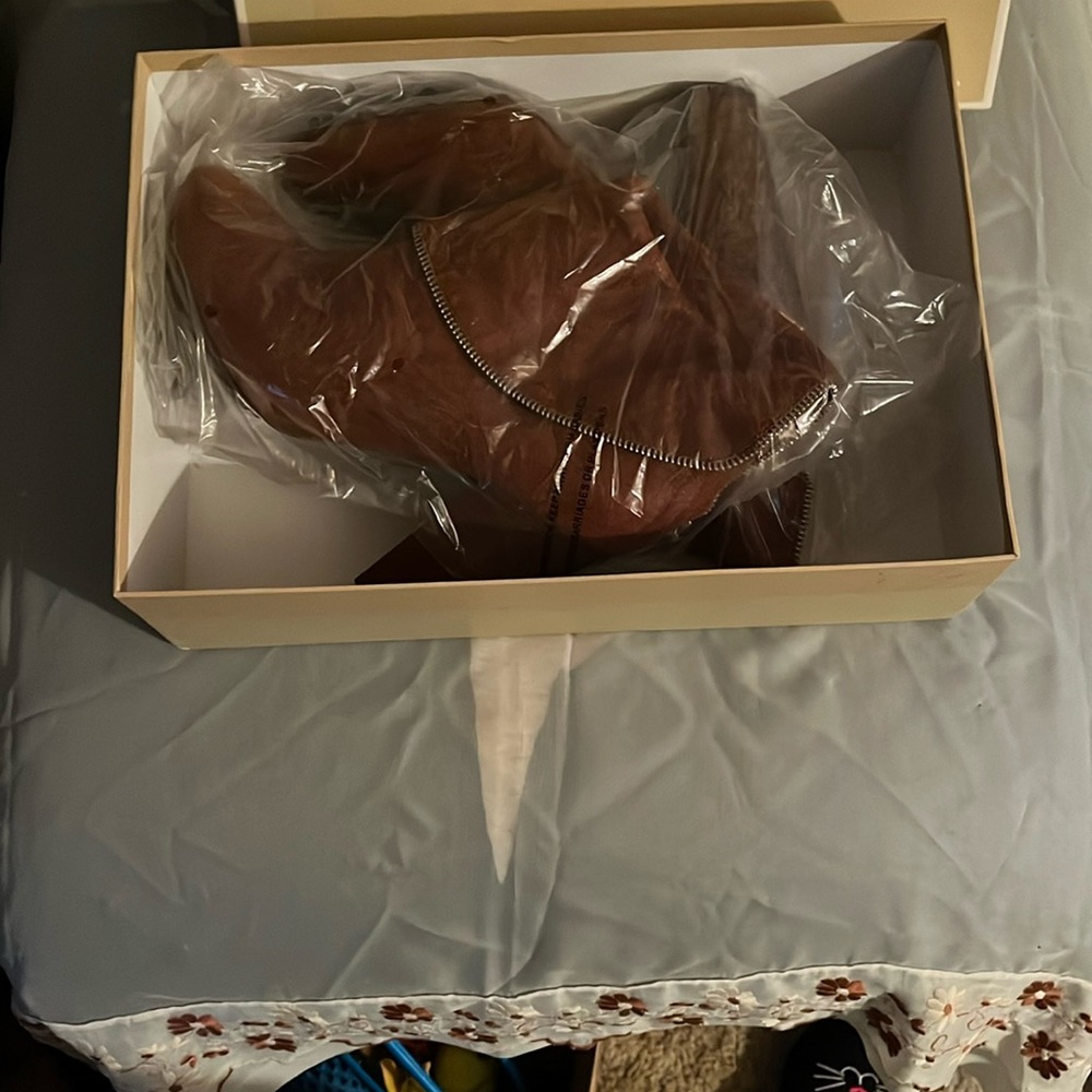 Michael Kors women boots, ankle boots, size 10 brand new inbox